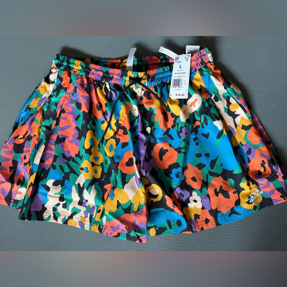 Adidas women’s size L shorts